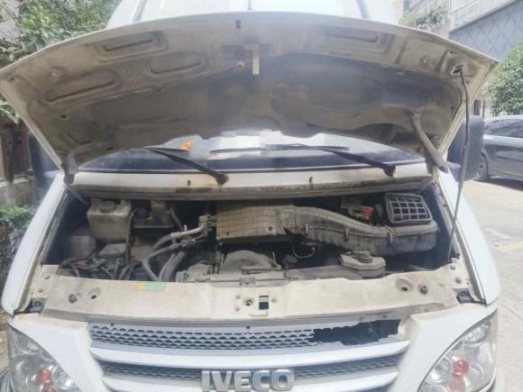 [武汉·鄂A] 二手依维柯依维柯褒迪2017款 2.5T尊享A37客车高顶6-7座47Z5