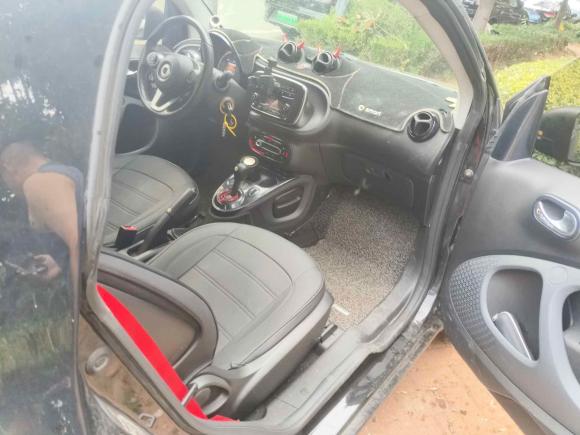 [南昌·赣B] 二手smartsmart fortwo2018款 1.0L 52千瓦硬顶激情版 国V