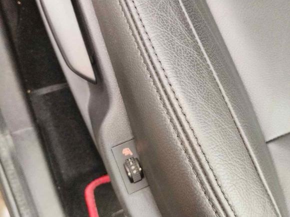 [深圳·粤B] 二手标致标致30082013款 2.0L 自动潮流版