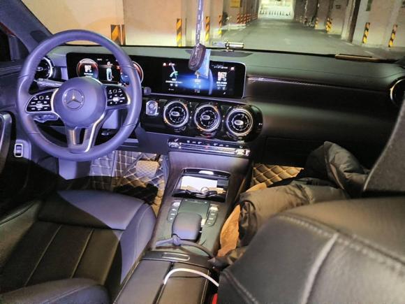 [广州·粤A] 二手奔驰奔驰A级2021款 A 200 L 运动轿车动感型