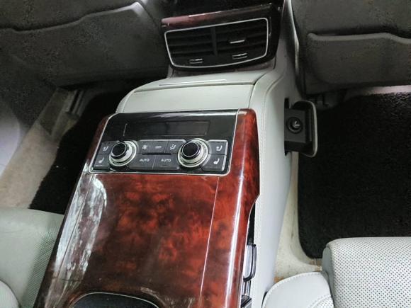 [上海·沪A] 二手奥迪奥迪A82011款 A8L 3.0 TFSI quattro豪华型(245kW)