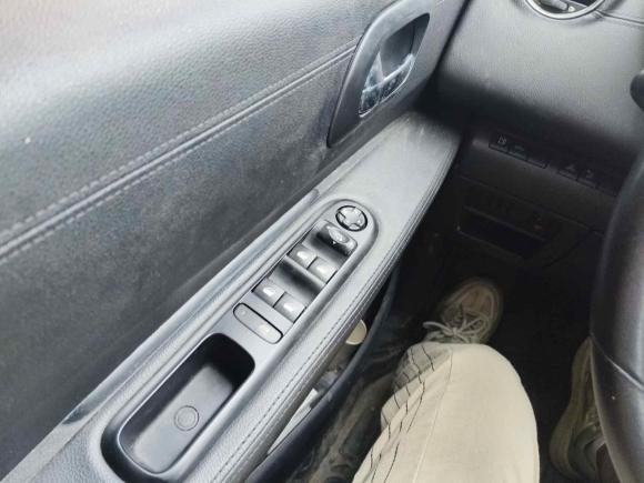 [南京·苏A] 二手标致标致30082013款 2.0L 自动潮流版