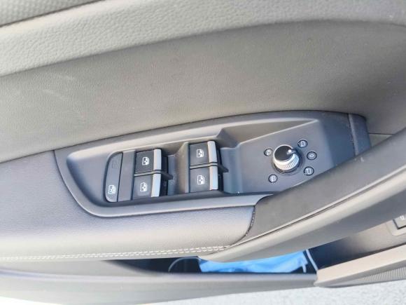 [上海·沪F] 二手奥迪奥迪Q5L2023款 40T 豪华动感型