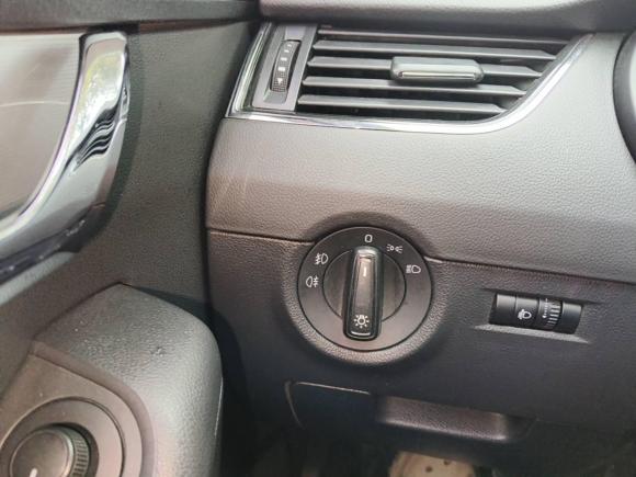 [广州·粤L] 二手斯柯达明锐2017款 1.6L 手动创行版