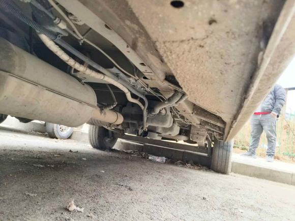 [合肥·皖A] 二手上汽大通MAXUS新途V802021款 2.0T AMT经典傲运通127PS中轴中顶6/7/8/9座