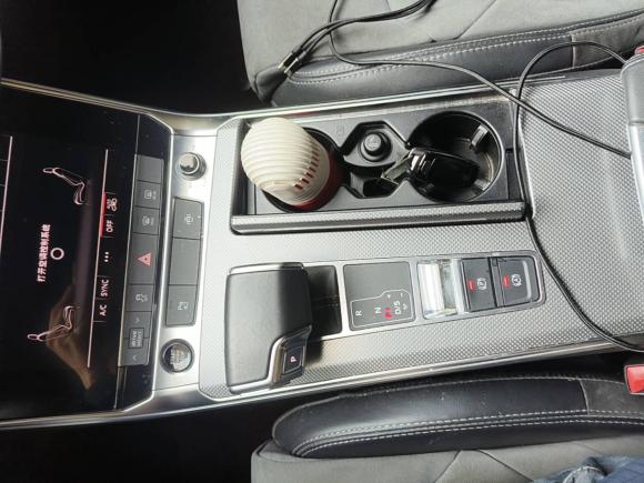 [上海·沪B] 二手奥迪奥迪A6L2022款 45 TFSI 臻选动感型