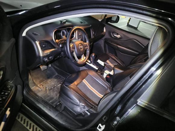 [上海·苏M] 二手Jeep自由光2016款 2.0L 智能版