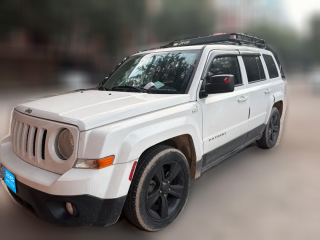 Jeep自由客2013款 2.4 炫黑运动版