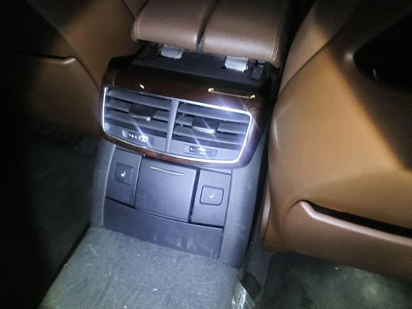 [武汉·鄂A] 二手奥迪奥迪A82012款 A8L 45 TFSI quattro舒适型