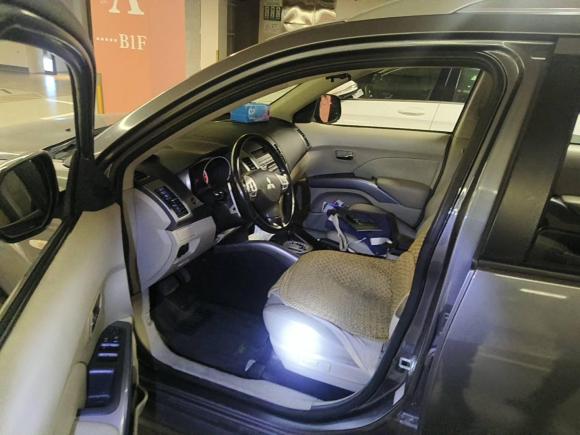 [上海·沪A] 二手三菱欧蓝德2009款 2.4 时尚版