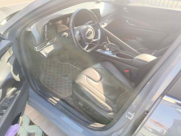 [济南·鲁A] 二手现代伊兰特2021款 1.5L CVT LUX尊贵版
