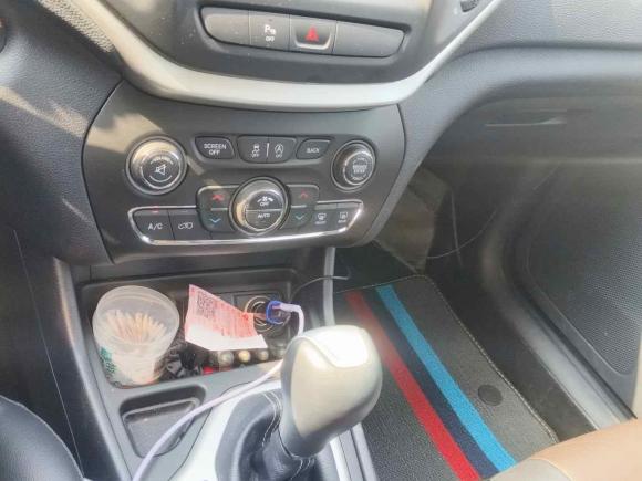 [杭州·浙A] 二手Jeep自由光2020款 2.0L 两驱经典运动版