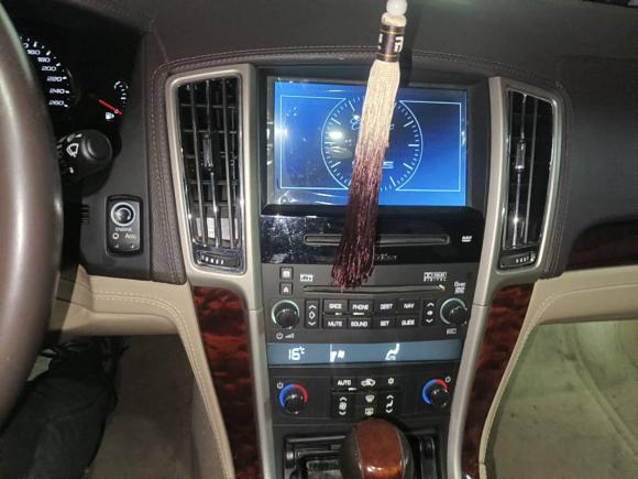 [上海·沪L] 二手凯迪拉克SLS赛威2011款 2.0T 精英型