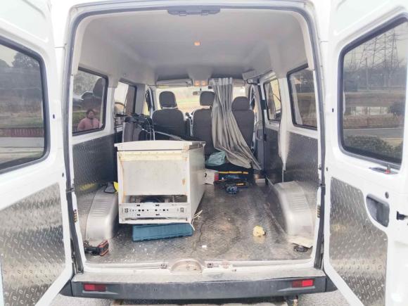 [南京·苏A] 二手上汽大通MAXUS新途V802019款 2.5T经典款AMT傲运通改款短轴中顶5/6座