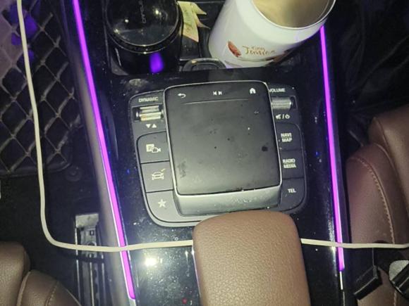 [广州·粤W] 二手奔驰奔驰GLB2022款 改款 GLB 200 动感型