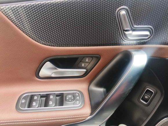 [深圳·粤L] 二手奔驰奔驰A级2020款 A 200 L 运动轿车