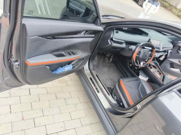 [上海·苏U] 二手长安长安UNI-V2023款 1.5T 智慧领航型