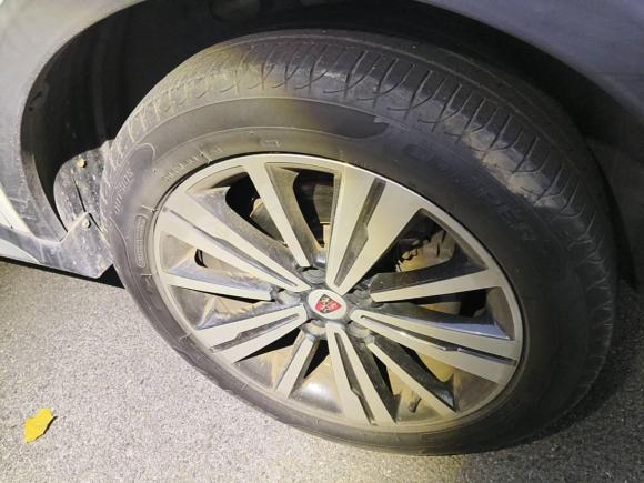 [上海·鄂A] 二手荣威荣威RX52019款 20T 两驱手动4G互联铂金版