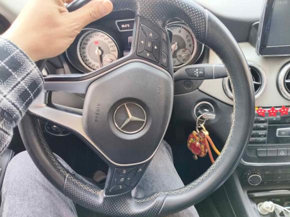 [无锡·苏B] 二手奔驰奔驰GLA2015款 GLA 200 动感型