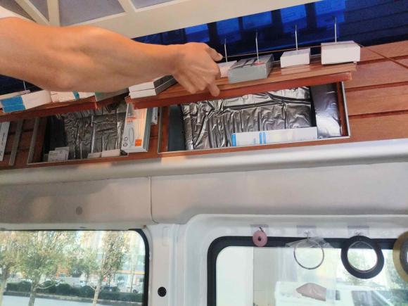 [西安·陕U] 二手福特全顺2023款 2.0T汽油手动多功能商用车中轴中顶5/6座