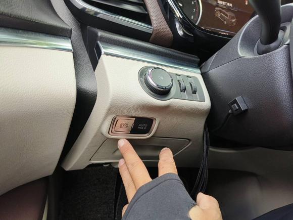 [武汉·鄂W] 二手别克别克GL82023款 陆上公务舱 智享型