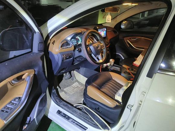 [武汉·鄂A] 二手东南东南DX72017款 1.5T 自动豪华型