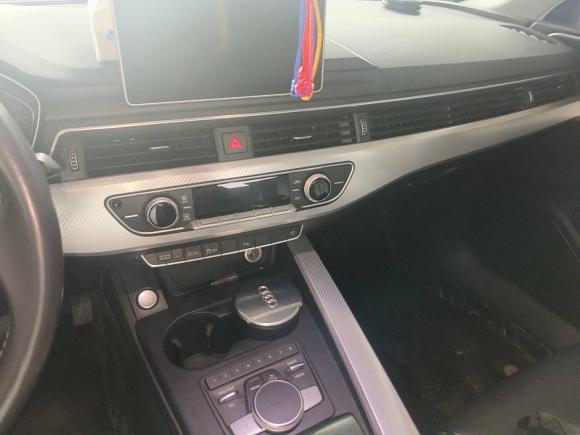 [武汉·鄂A] 二手奥迪奥迪A4L2017款 40 TFSI 时尚型