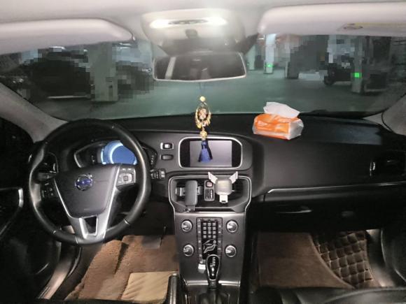 [济南·鲁A] 二手沃尔沃沃尔沃V402016款 T4 智雅版