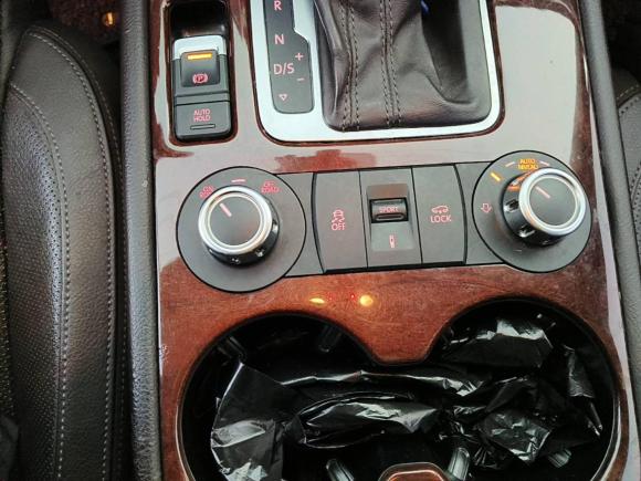 [深圳·粤B] 二手大众途锐2011款 3.0TSI 高配型