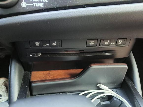 [上海·沪M] 二手雷克萨斯雷克萨斯ES2021款 200 豪华版