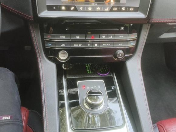 [上海·沪B] 二手捷豹捷豹F-PACE2018款 2.0T 四驱都市尊享版