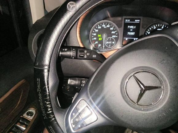 [上海·沪J] 二手奔驰威霆2021款 2.0T 精英版 9座