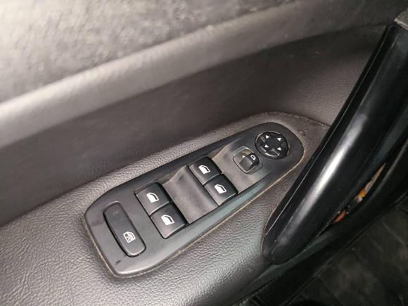 [武汉·鄂A] 二手标致标致308S2015款 1.6L 手动劲驰版