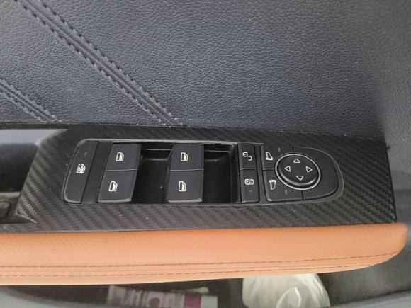 [上海·苏E] 二手比亚迪比亚迪e22021款 豪华型