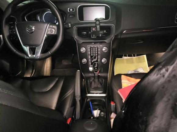 [上海·沪A] 二手沃尔沃沃尔沃V402019款 T3 智逸版