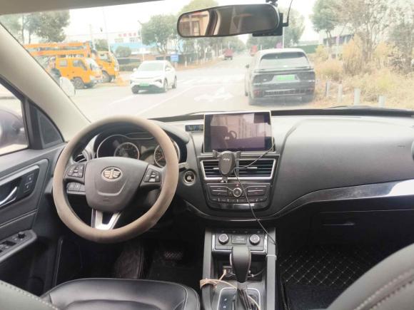 [南京·苏A] 二手奔腾奔腾X402017款 1.6L 自动尊享型