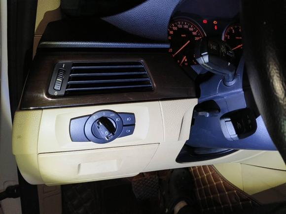 [成都·川A] 二手宝马宝马3系2011款 325i 时尚型