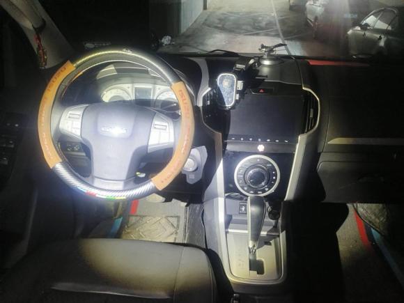 [金华·云A] 二手五十铃mu-X牧游侠2017款 2.5T 两驱自动尊享型 7座