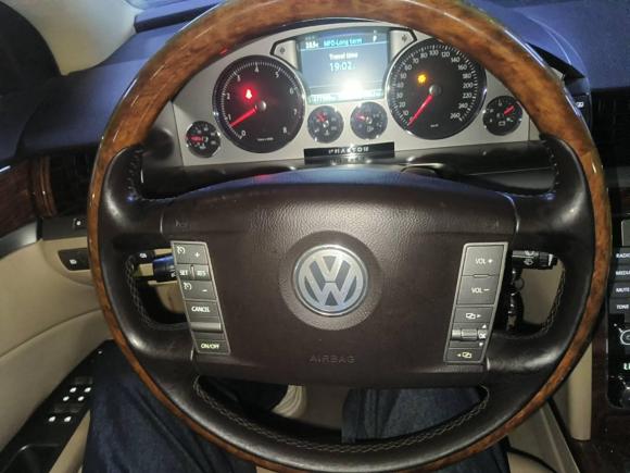 [上海·沪J] 二手大众辉腾2009款 3.6L V6 5座加长舒适版