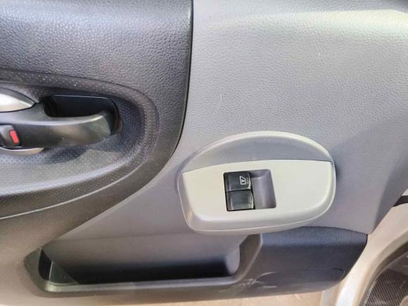 [深圳·粤B] 二手日产日产NV2002011款 1.6L 232座 尊雅型