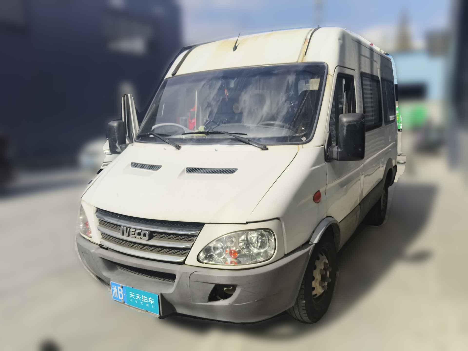 [宁波·浙B] 依维柯依维柯褒迪2017款 2.5T尊享A32客车中顶5-7座47Z5