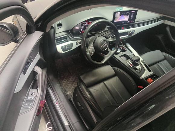 [上海·沪D] 二手奥迪奥迪A4L2022款 40 TFSI 时尚动感型