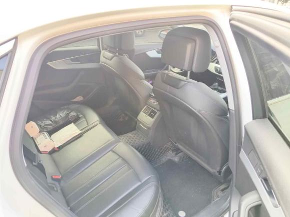 [青岛·鲁U] 二手奥迪奥迪A4L2022款 40 TFSI 时尚动感型