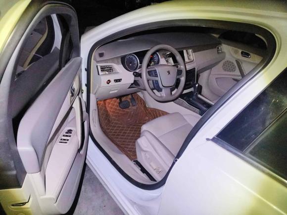 [成都·川A] 二手标致标致5082011款 2.3L 自动旗舰版