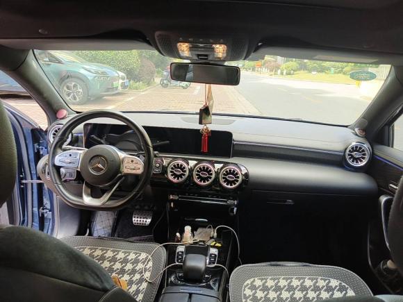 [上海·沪G] 二手奔驰奔驰A级2019款 改款 A 200 L 运动轿车