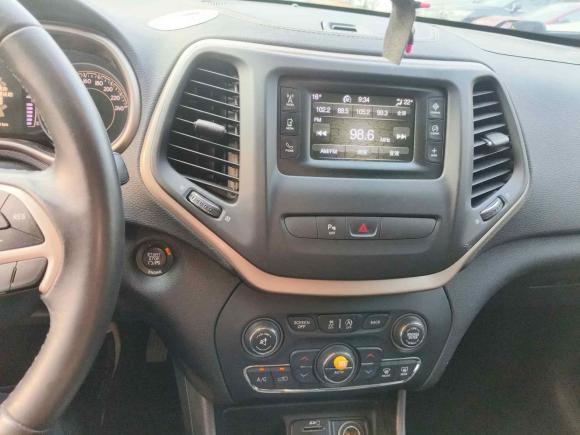 [广州·粤A] 二手Jeep自由光2016款 2.4L 领先版