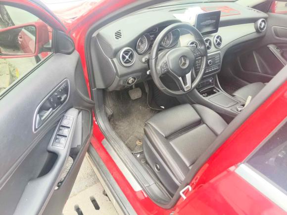 [上海·沪D] 二手奔驰奔驰GLA2016款 GLA 200 时尚型