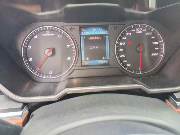 [济南·鲁R] 二手众泰众泰T7002017款 1.8T 双离合尊享型