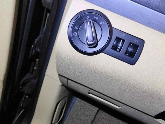 [上海·沪A] 二手大众途安2011款 1.4T DSG智雅版5座