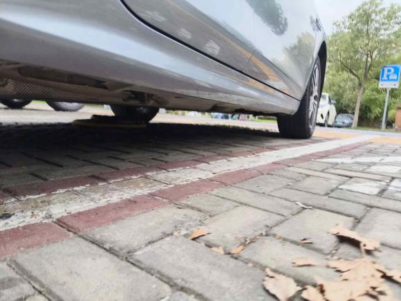 [上海·沪A] 二手比亚迪秦PLUS2021款 DM-i 120KM 尊贵型